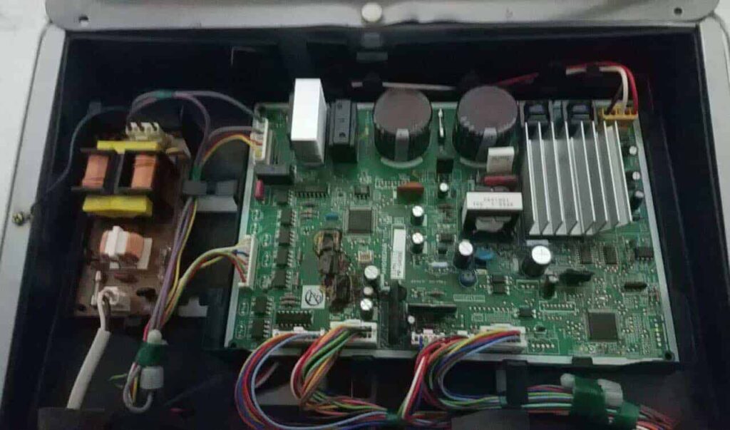 sửa bo mạch máy lạnh tại Hoàng Mai